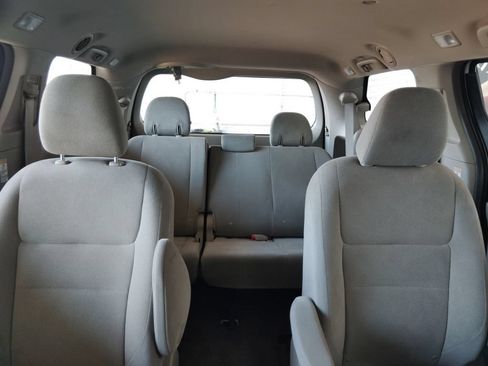 Used 2017 Toyota Sienna L FWD image 17