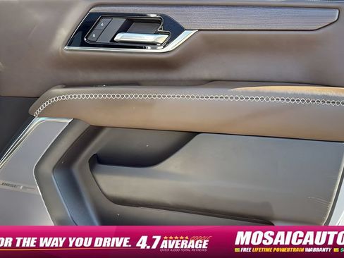 Used 2025 GMC Yukon Denali Ultimate w/ LPO, Floor Liner Package AWD/4WD image 9