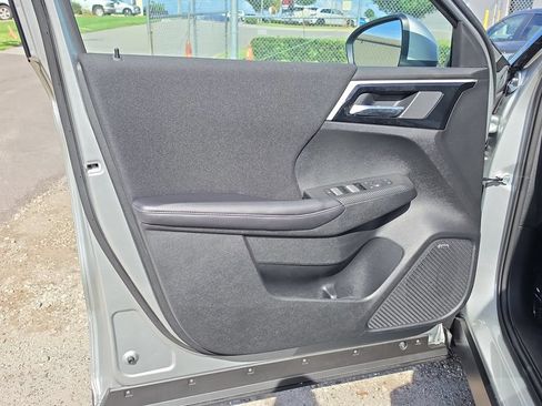 Used 2025 Mitsubishi Outlander ES FWD image 15