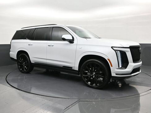 Used 2026 Cadillac Escalade Platinum Sport w/ LPO, ONYX Package AWD/4WD image 7