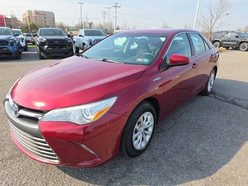 Used 2016 Toyota Camry LE image 3