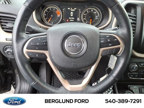 Used 2018 Jeep Cherokee Latitude w/ Altitude Package image 19