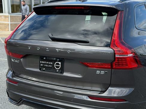 Certified 2023 Volvo XC60 B5 Plus w/ Climate Package AWD/4WD image 11