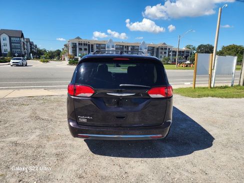 Used 2017 Chrysler Pacifica Touring-L Plus FWD image 8