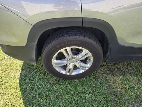 Used 2024 GMC Terrain SLE FWD image 8