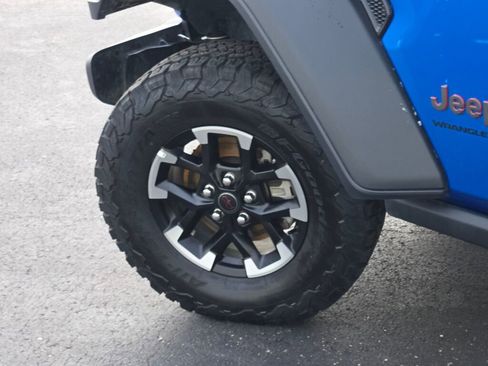 Used 2025 Jeep Wrangler Unlimited Rubicon AWD/4WD image 15
