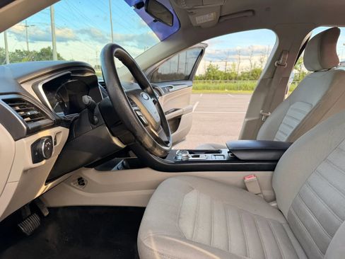 Used 2018 Ford Fusion SE FWD image 19