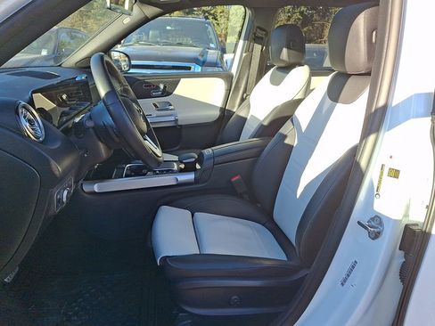 Used 2023 Mercedes-Benz GLB 250 4MATIC image 9