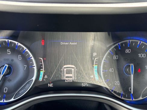 Used 2023 Chrysler Pacifica Touring-L FWD image 28