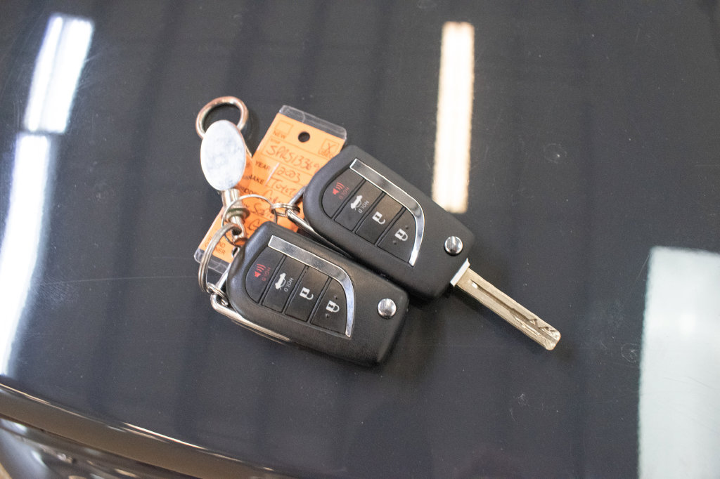 Used 2023 Toyota Corolla LE w/ Carpet Mat Package (TMS) FWD image 24