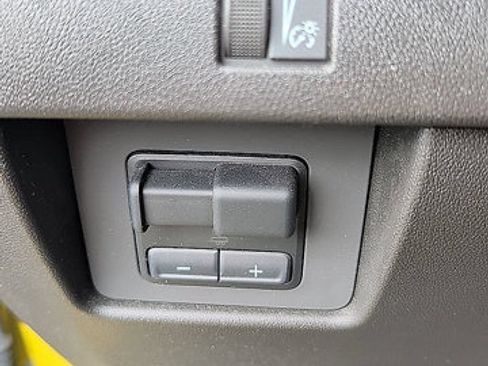 Used 2023 Chevrolet Colorado Z71 w/ Z71 Convenience Package 2 AWD/4WD image 19