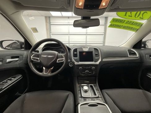 Used 2021 Chrysler 300 Touring w/ Sport Appearance Package image 4