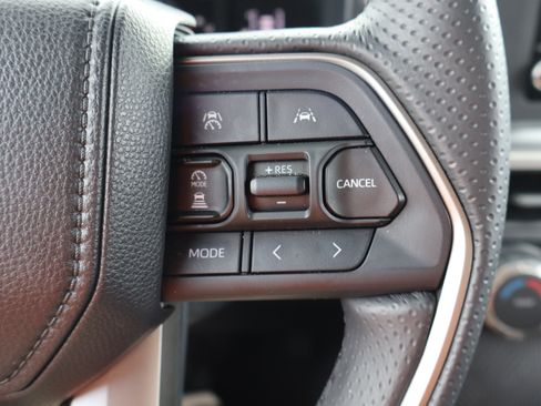 Used 2026 Toyota 4Runner SR5 AWD/4WD image 18