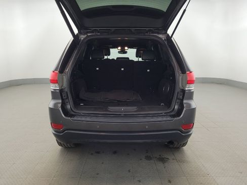 Used 2018 Jeep Grand Cherokee Laredo AWD/4WD image 29