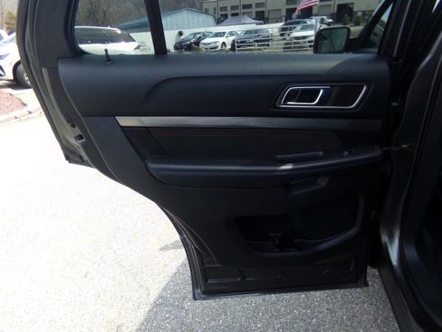 Used 2018 Ford Explorer XLT w/ Equipment Group 202A image 38