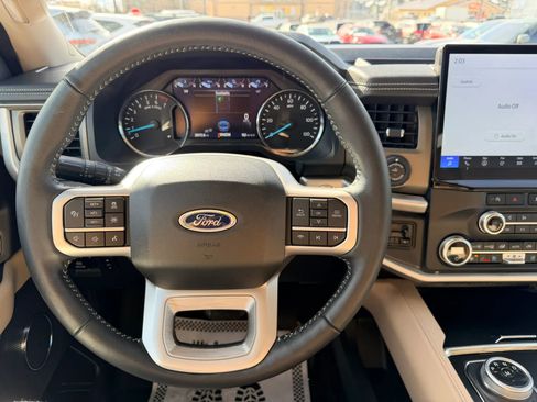 Used 2023 Ford Expedition XLT image 13
