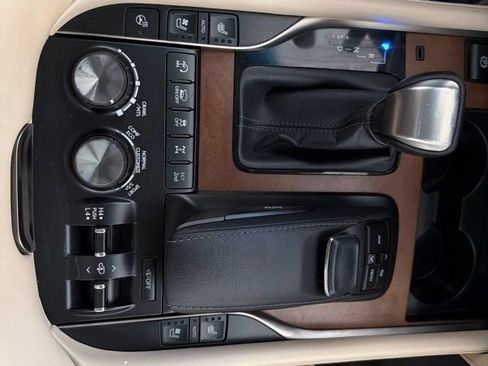 Used 2016 Lexus LX 570 4WD w/ Luxury Package image 27