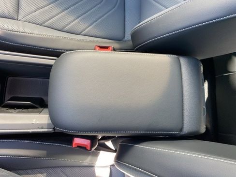 New 2025 Volkswagen Tiguan SE image 40