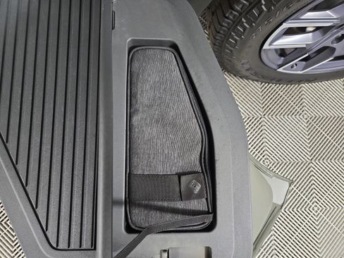 Used 2022 Rivian R1T Launch Edition image 32