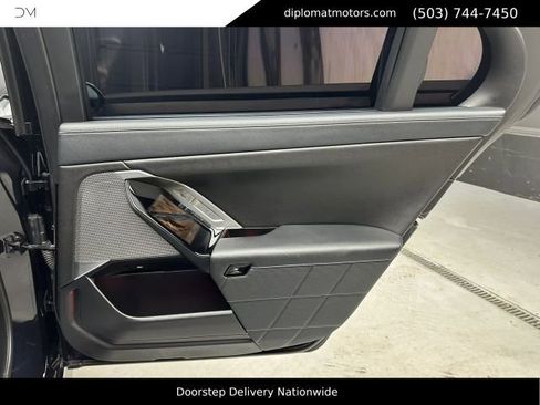 Used 2024 BMW i7 xDrive60 AWD/4WD image 29