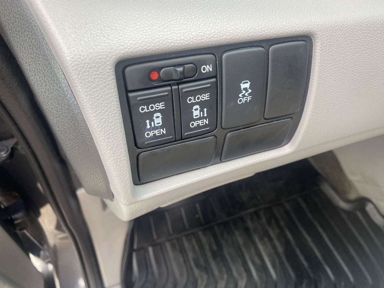 Used 2016 Honda Odyssey SE image 13