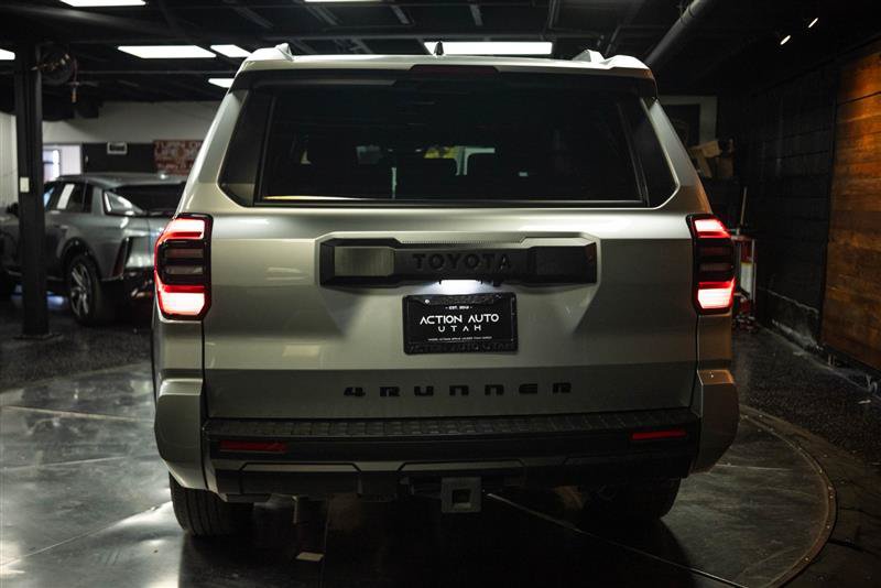 Used 2025 Toyota 4Runner SR5 AWD/4WD image 6