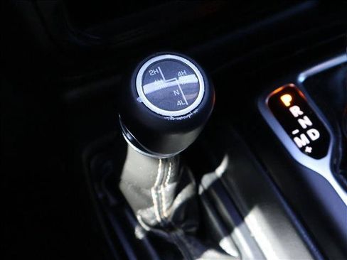 Used 2022 Jeep Wrangler Unlimited Sahara AWD/4WD image 17