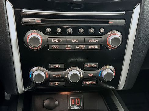 Used 2019 Nissan Pathfinder SV image 15