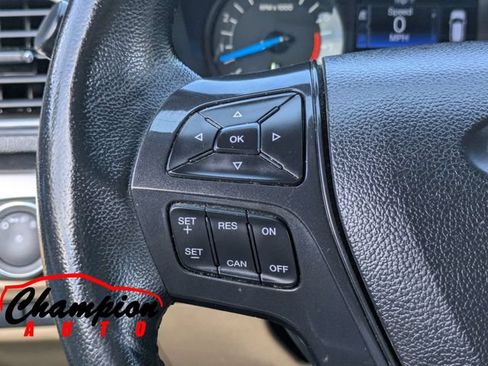Used 2017 Ford Explorer XLT FWD image 27