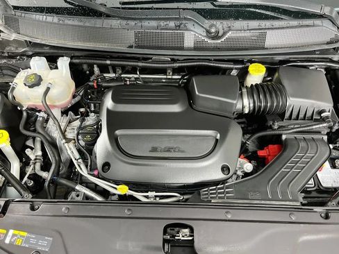 Used 2024 Chrysler Pacifica Touring-L FWD image 31