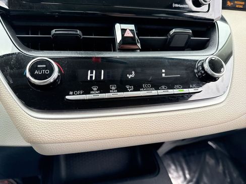 Used 2022 Toyota Corolla LE image 19