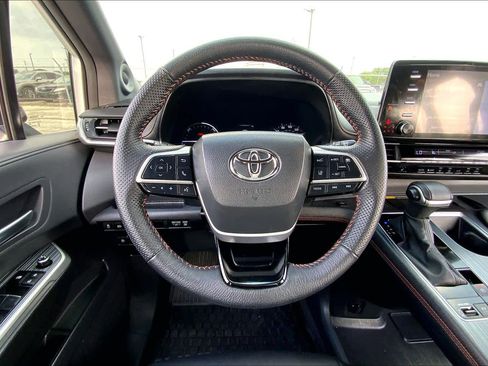Used 2023 Toyota Sienna XSE w/ XSE Plus Package FWD image 6