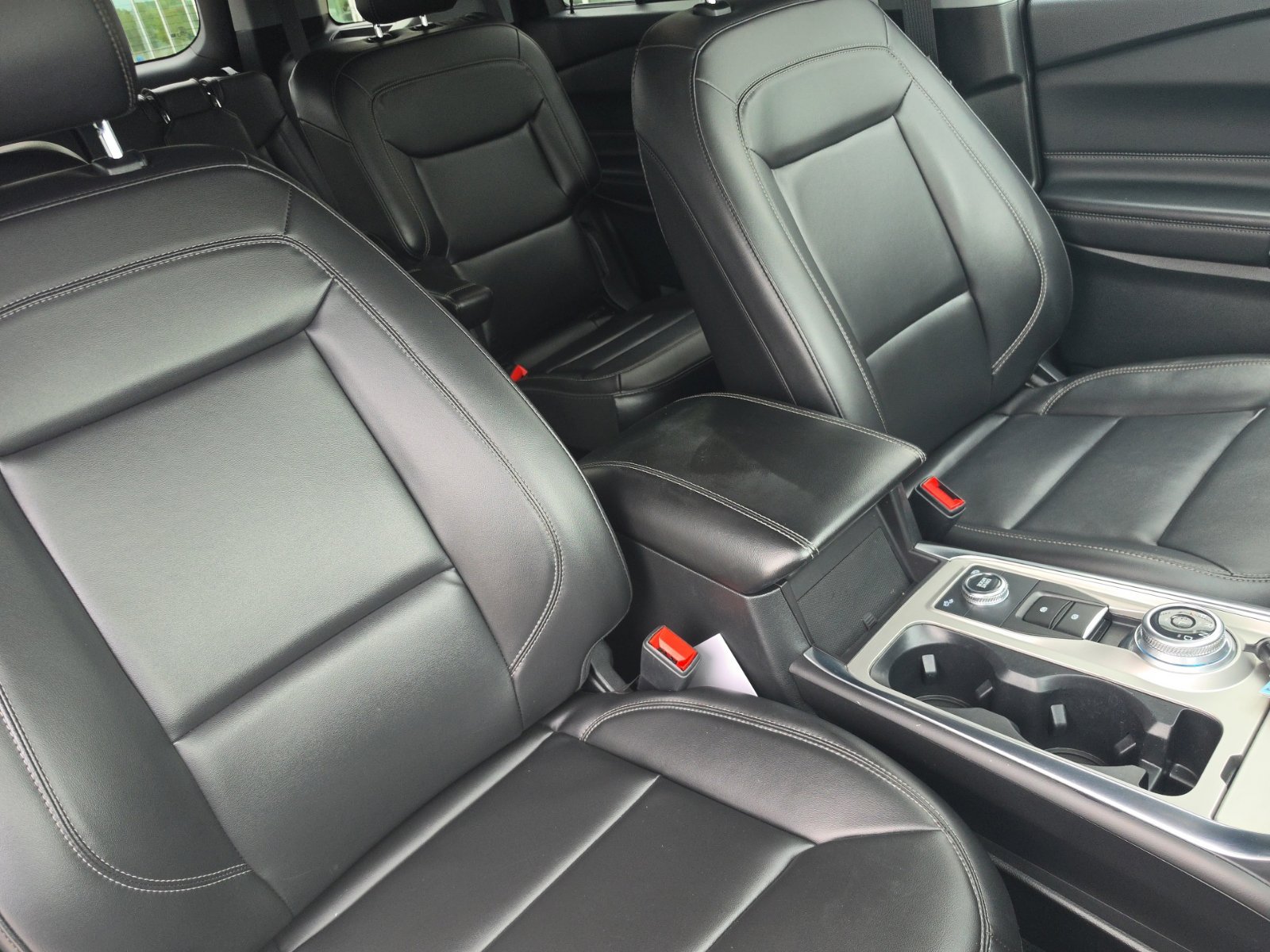 Used 2023 Ford Explorer XLT w/ Equipment Group 202A AWD/4WD image 20