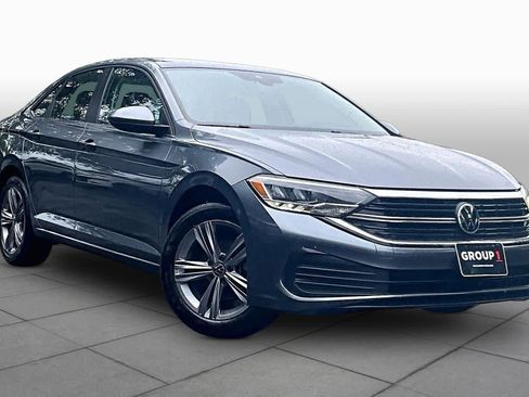 Used 2022 Volkswagen Jetta SE w/ Panoramic Sunroof Package FWD image 3