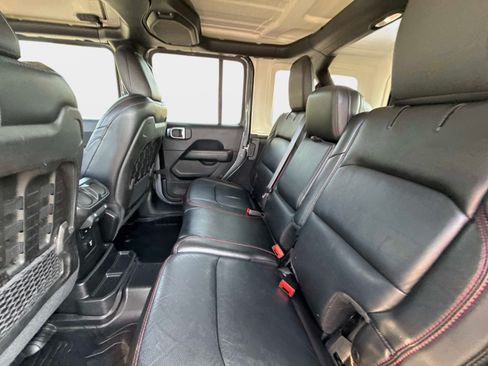 Used 2018 Jeep Wrangler Unlimited Rubicon w/ Dual Top Group AWD/4WD image 14