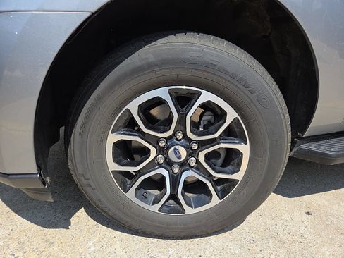 Used 2024 Ford Expedition XLT AWD/4WD image 3