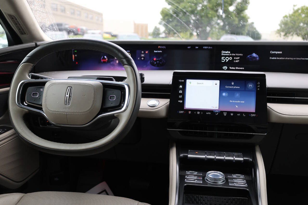 Used 2024 Lincoln Nautilus Premier AWD/4WD image 25