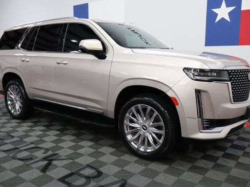 Used 2021 Cadillac Escalade Premium Luxury w/ LPO, Illumination Package AWD/4WD image 15