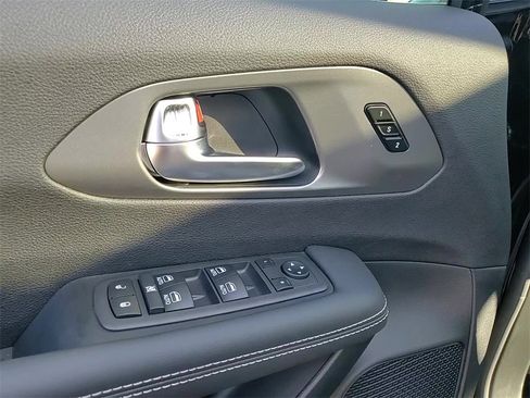 New 2026 Chrysler Pacifica Select image 9