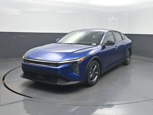 Used 2025 Kia K4 FWD image 2
