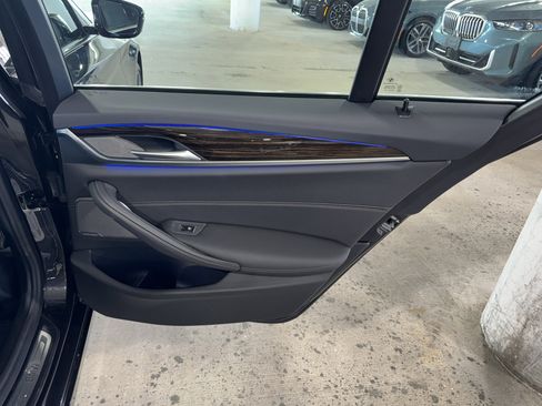 Used 2021 BMW 540i w/ Premium Package image 11