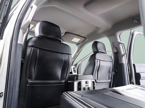 Used 2019 Ford F150 Lariat w/ Equipment Group 502A Luxury AWD/4WD image 32