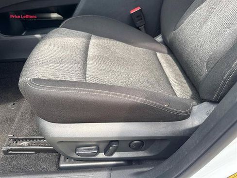 Used 2024 Nissan Rogue SV AWD/4WD image 16