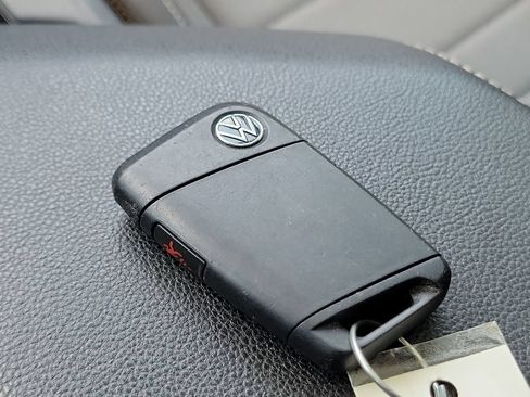 Used 2025 Volkswagen Jetta SE FWD image 33
