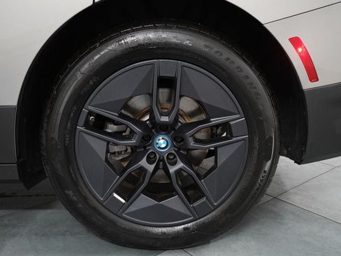 Used 2023 BMW iX xDrive50 AWD/4WD image 33