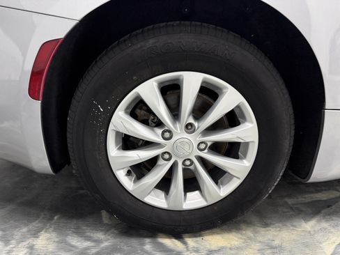 Used 2018 Chrysler Pacifica Touring-L w/ Advanced Safetytec Group FWD image 25