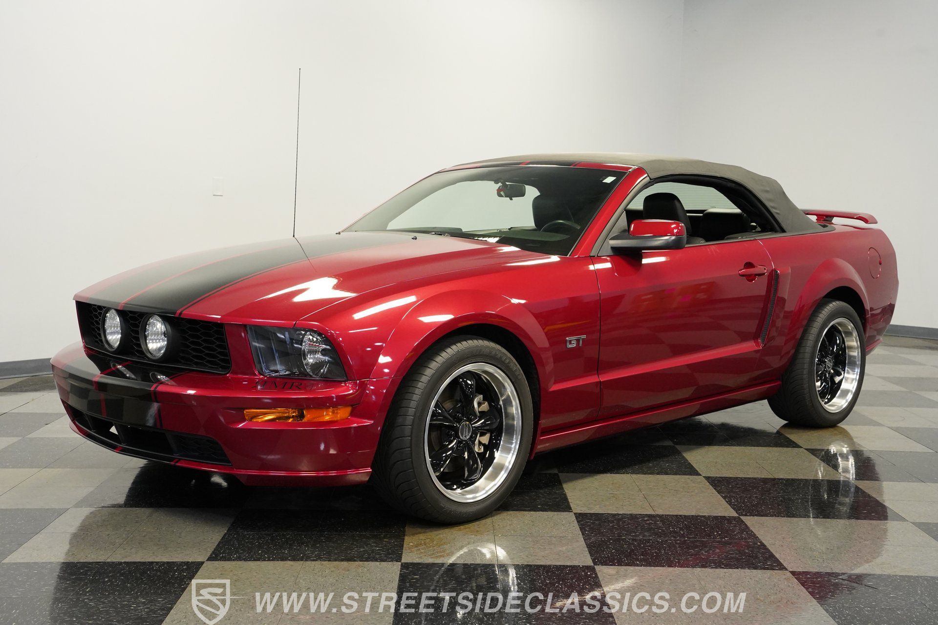 Used 2006 Ford Mustang GT RWD image 6