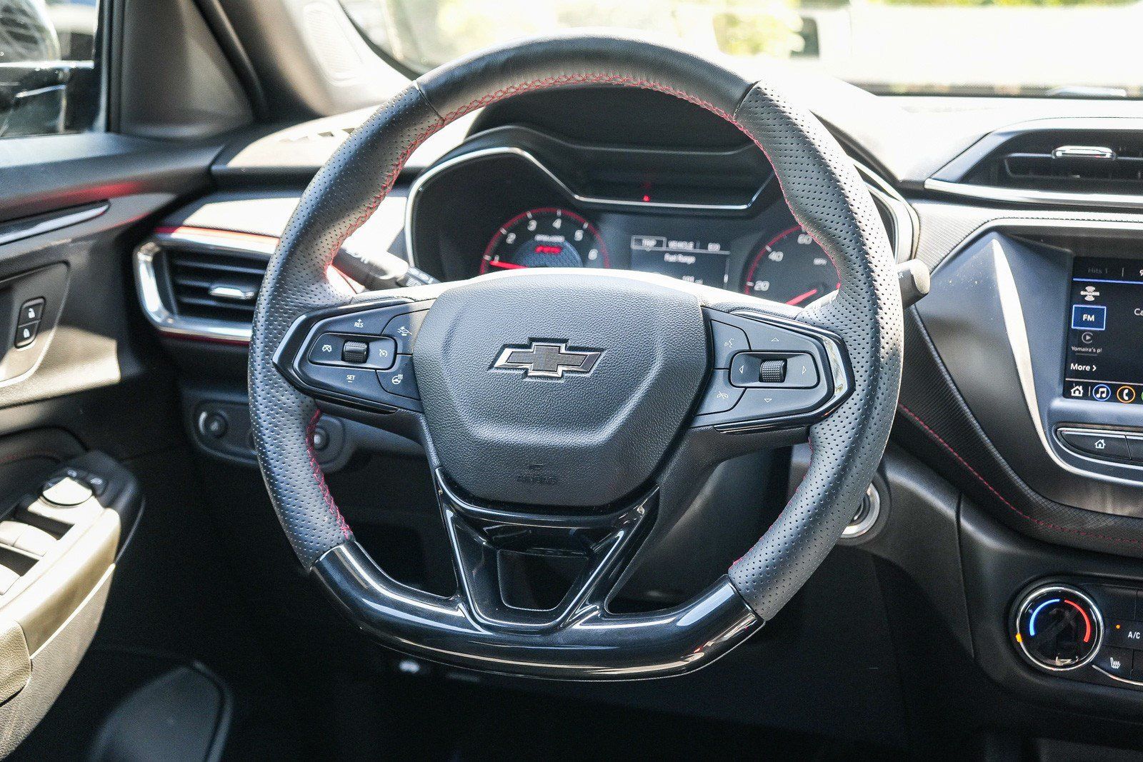 Used 2023 Chevrolet TrailBlazer RS FWD image 13