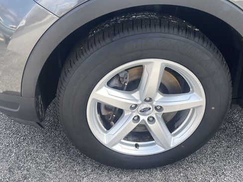 Used 2019 Ford Explorer XLT image 9