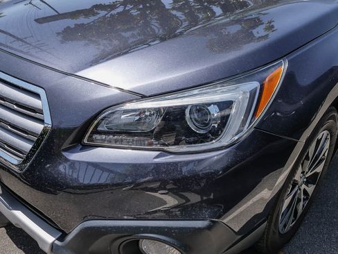 Used 2017 Subaru Outback 2.5i Limited AWD/4WD image 2